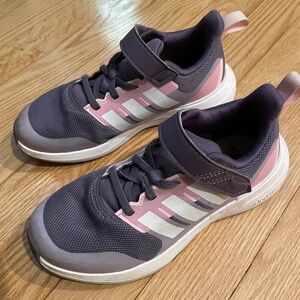 Adidas Girls Cloudfoam size U.S. 1.5